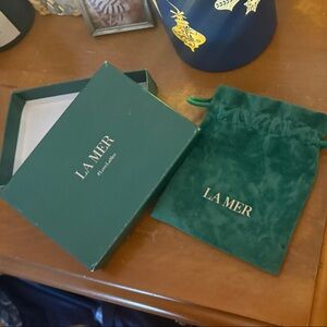 La Mer Promotional Sample Green Velvet Pouch and Box with Gold Logo See pics!